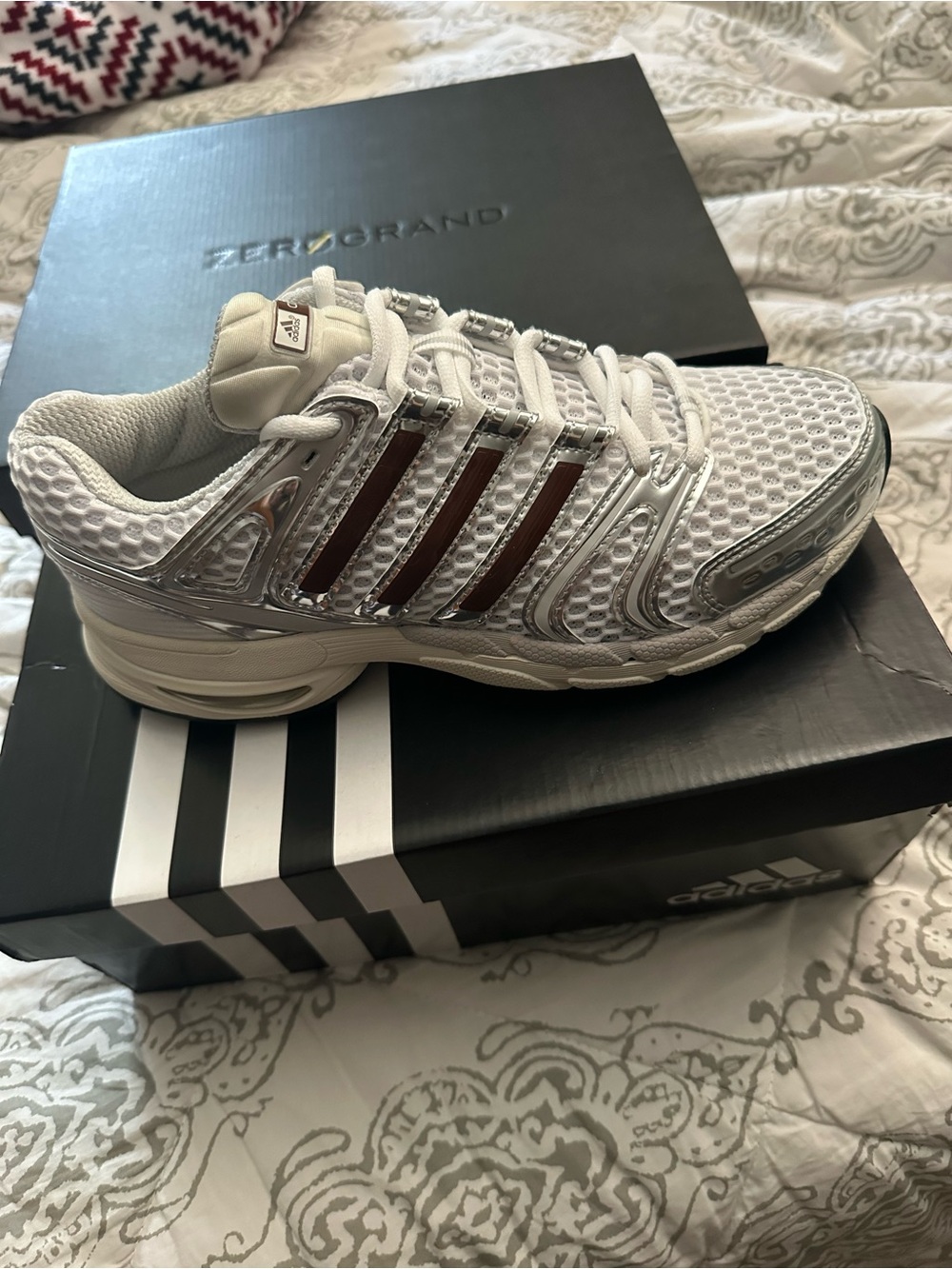 NWT ADIDAS - Originals Adistar Control 5 sneakers white + brown
